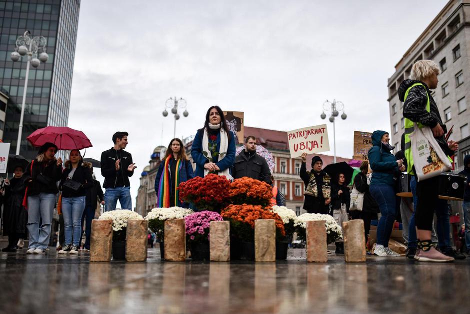 Zagreb: Održana TIHA MISA Arijane Lekić Fridrih kao reakcija na klečatelje