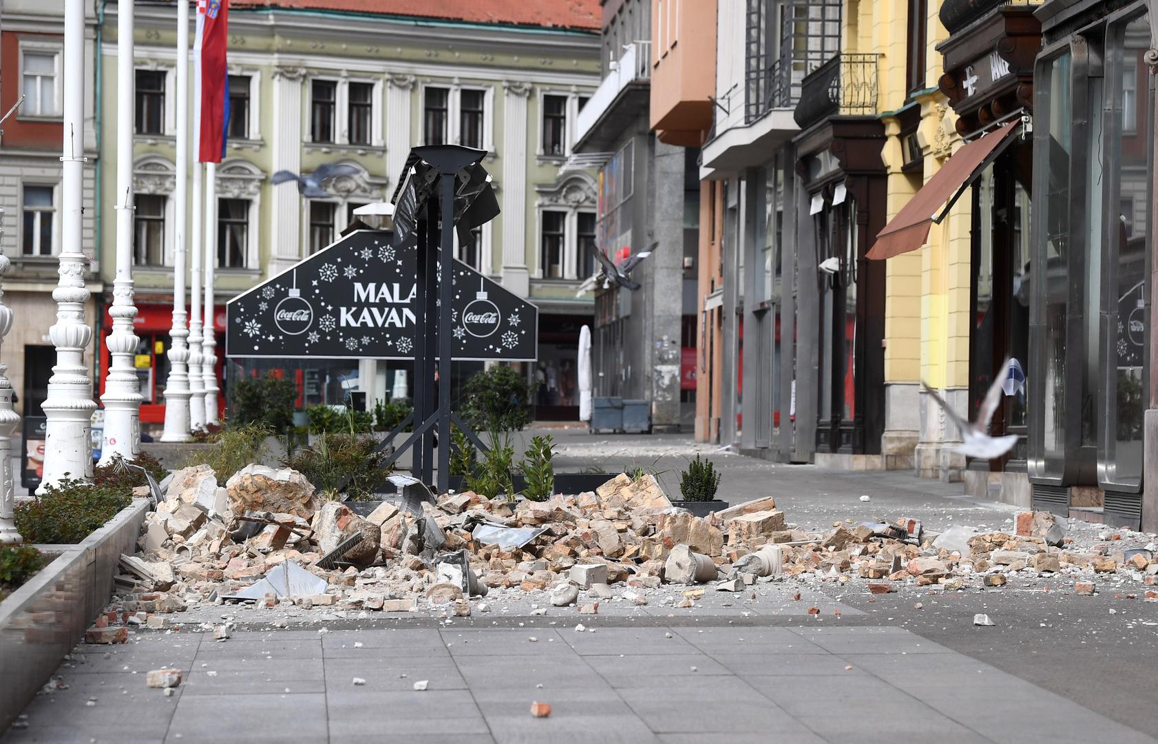 22.03.2020., Trg bana Josipa Jelacica, Zagreb - Snazan potres jutros je pogodio Zagreb. rPhoto: Marko Lukunic/PIXSELL