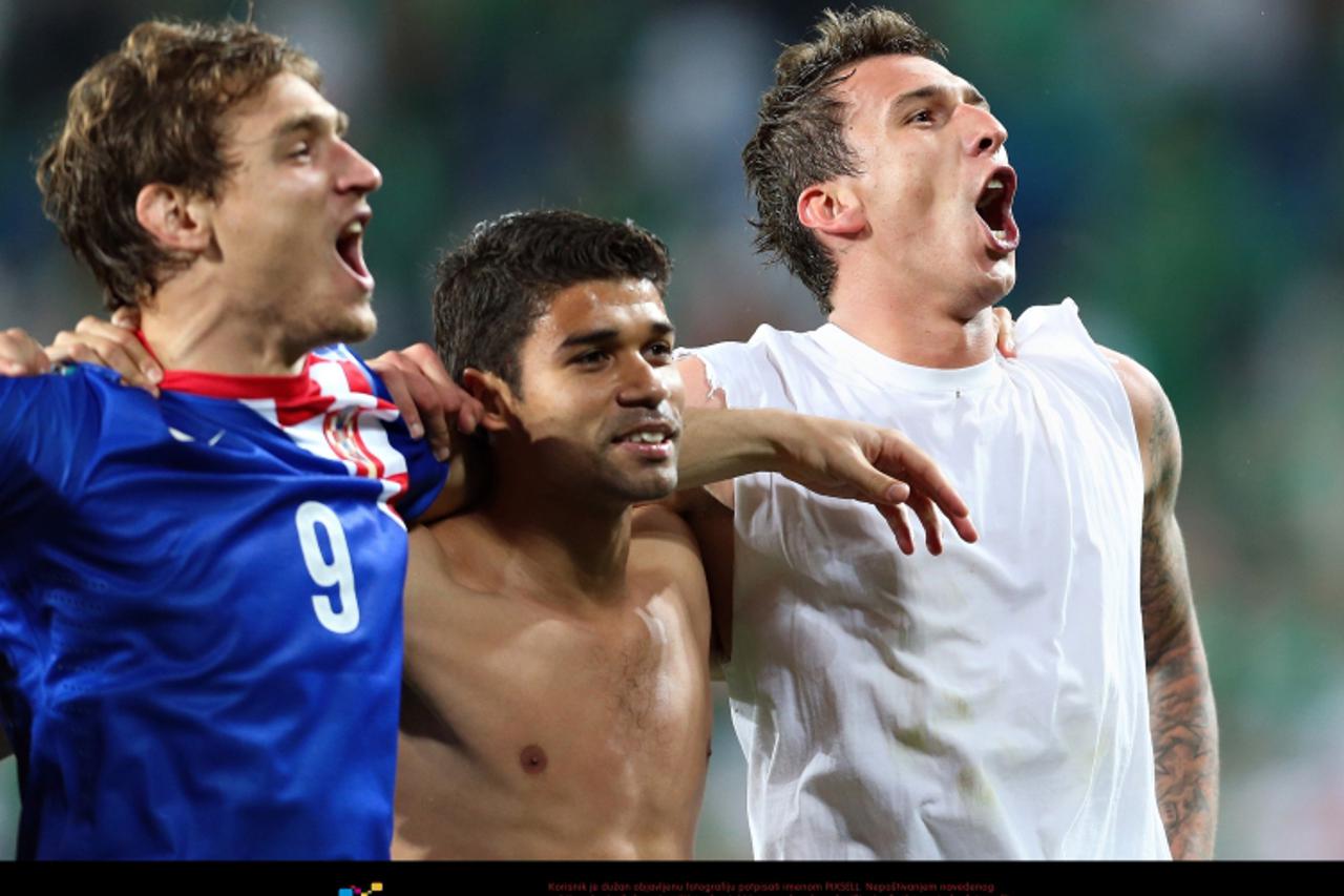 '10.06.2012., Poznanj, Poljska - Europsko nogometno prvenstvo Euro 2012. Skupina C, Hrvatska - Irska. Mario Mandzukic, Eduardo da Silva, Nikica Jelavic. Photo: Slavko Midzor/PIXSELL'