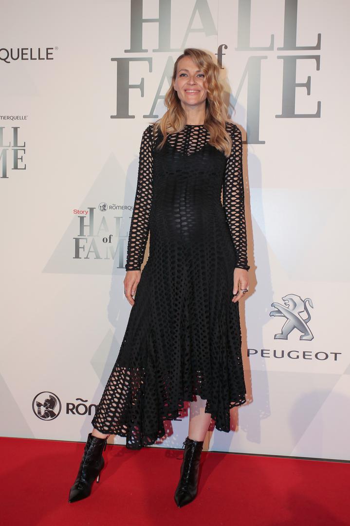 Tamara je svoju karijeru započela kao manekenka, osvojivši titulu Lice godine sa samo 16 godina. Radila je za prestižnu modnu kuću Armani u Milanu i sudjelovala na Milanskom tjednu mode. Međutim, ljubav prema glumi odvela ju je u potpuno drugom smjeru. 