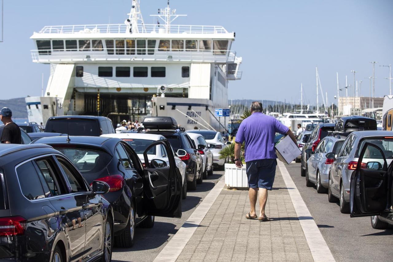 Split: Vikend guzve u splitskoj trajektnoj luci
