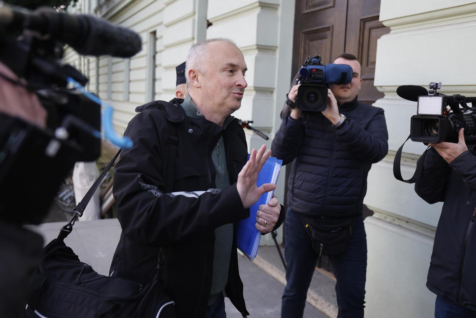 USKOK je objavio da je protiv Grgića i trojice suosumnjičenika pokrenuo istragu zbog sumnje na trgovanje utjecajem, zlouporabu položaja i ovlasti i primanje mita.