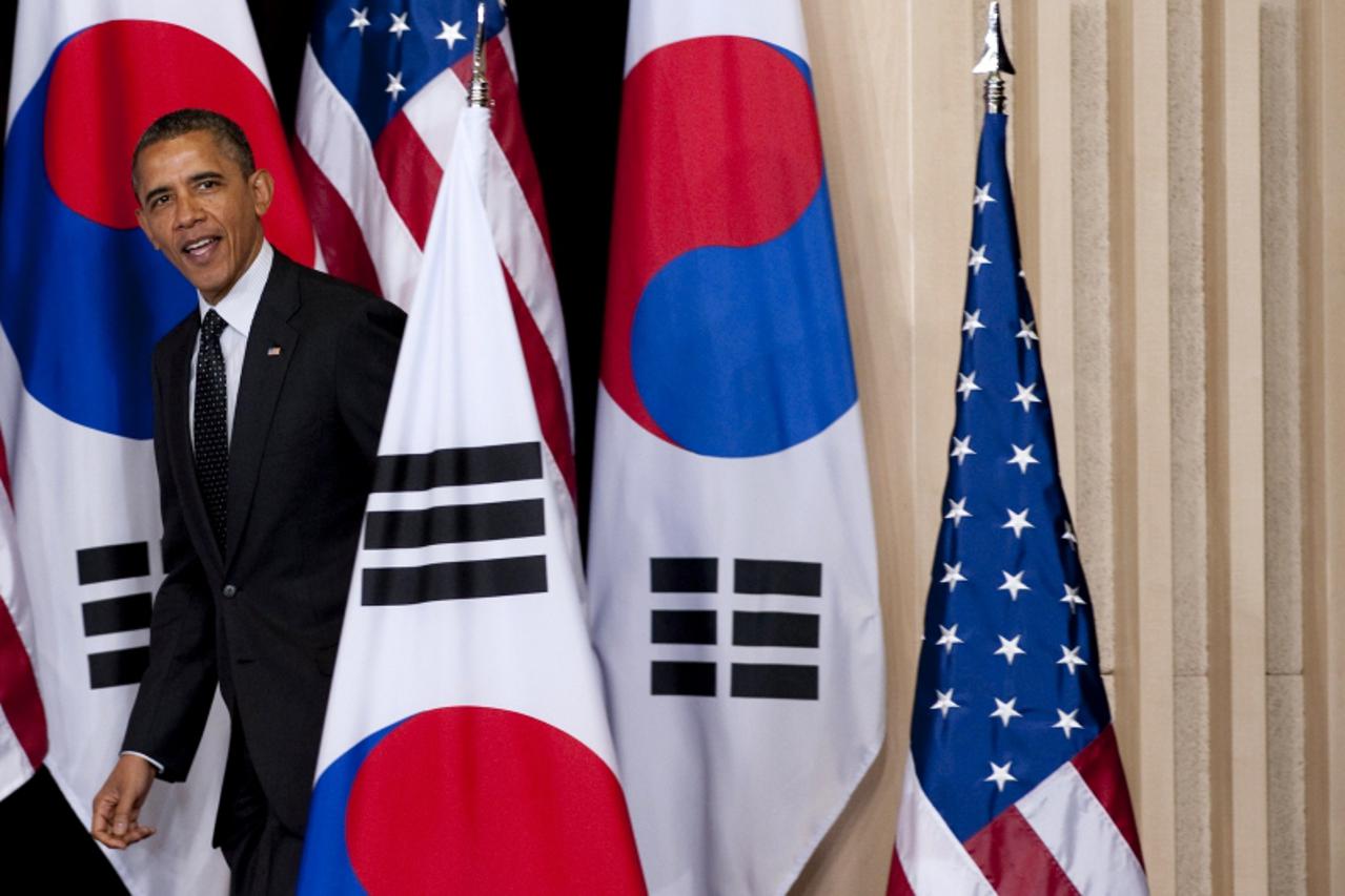 \'US President Barack Obama arrives to speak on nuclear security, touching on subjects from terrorism to Iran and North Korea, during a speech at Hankuk University of Foreign Studies in Seoul on March