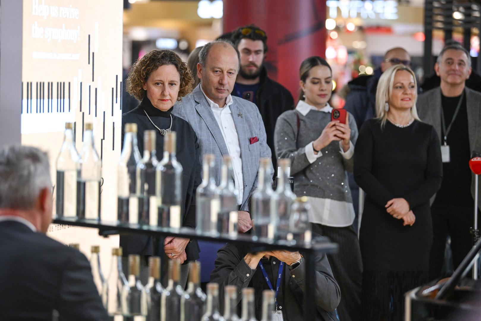 Ministrica Obuljen Koržinek izrazila je zadovoljstvo što s kulturom i umjetnošću ispraćamo posjetitelje s nadom da će se vratiti ne samo u Hrvatsku već i u obnovljeni Hrvatski glazbeni zavod