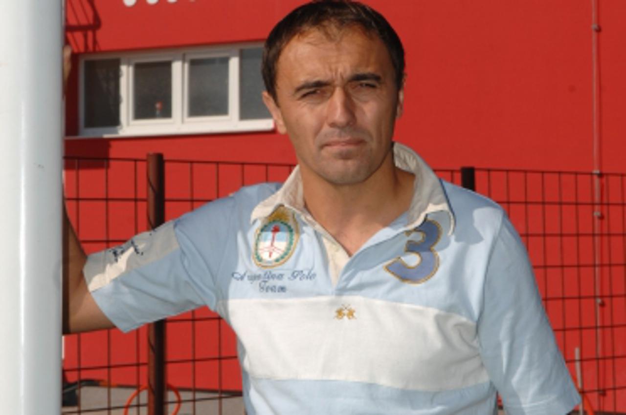 '02.09.2009.,Zagreb - Reportaza o nogometnom klubu Radnik iz Sesveta koji igra 4.ligu.Vlado Petrovic sportski direktor i igrac kluba Photo:Marko Prpic/Vecernji list'