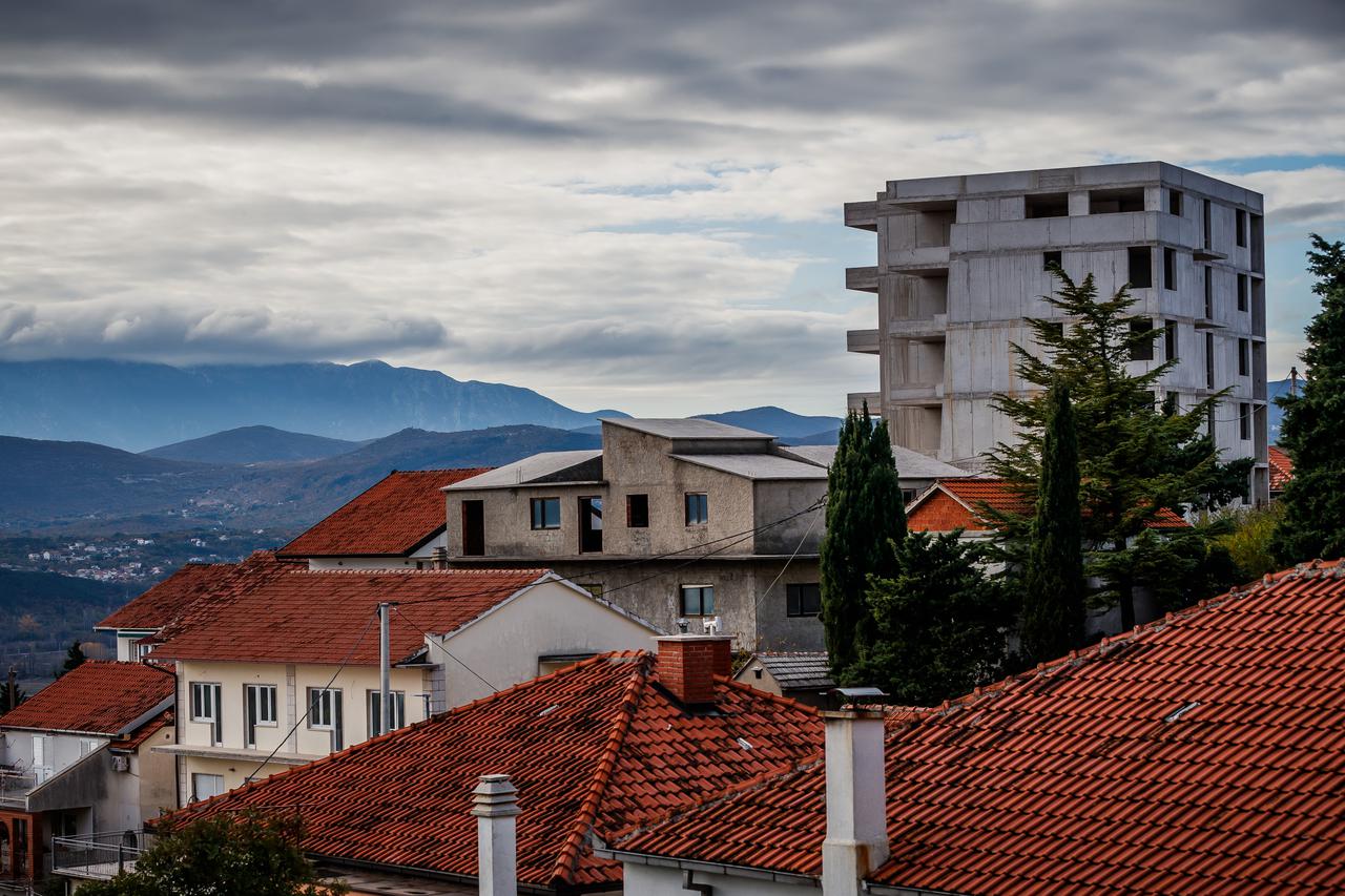 U centru Imotskog niknula je zrada koja izlazi iz gabarita normalne gradnje u okolici