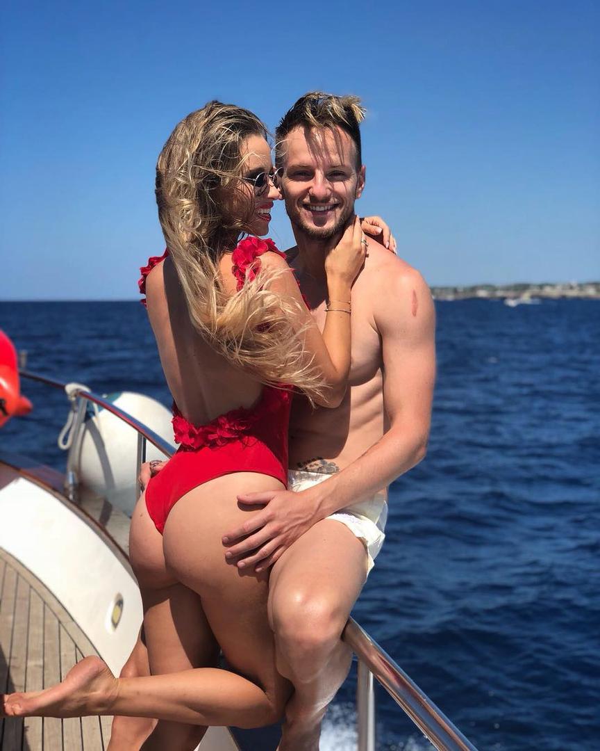 Da Ivan Rakitić ima zgodnu suprugu, dobro je poznato