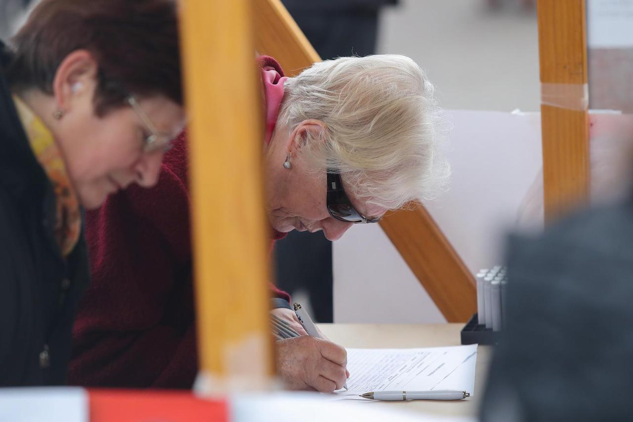 Zagreb: Prikupljanje potpisa za Miroslava Škoru, kandidata za predsjednika