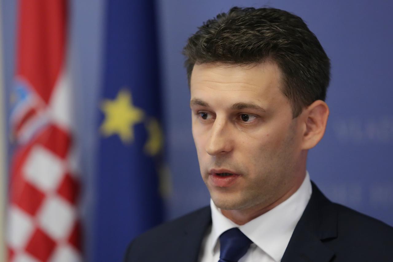 Božo Petrov