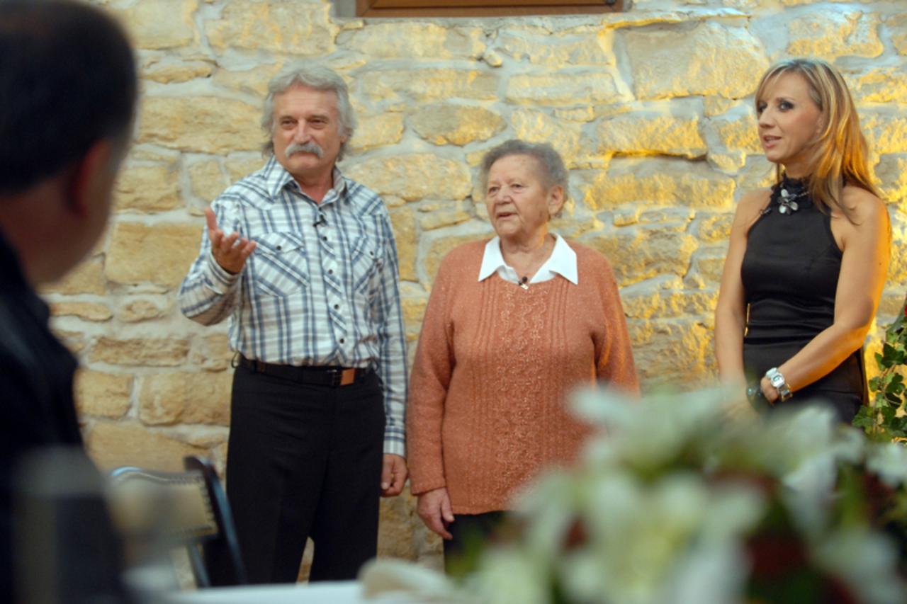 '13.10.2010. Hotel Varazdin, Varazdin, Varazdinska televizija snimila je u hotelu Varazdin emisiju Popevke i stikleci, emisiju vode Ivica Pepelko i Andreja Loparic a gost veceri bila je Teta Liza  Pho