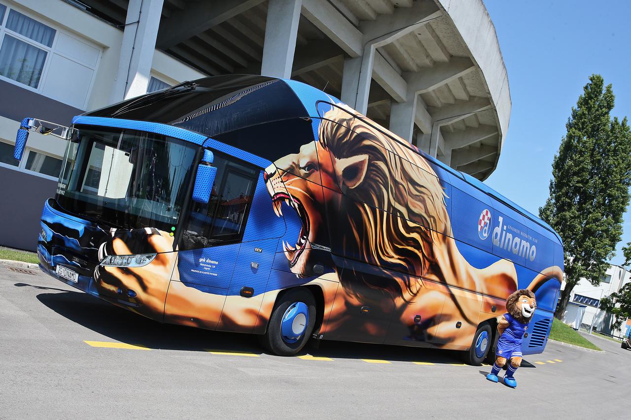 Zagreb: Predstavljen novi službeni autobus GNK Dinamo