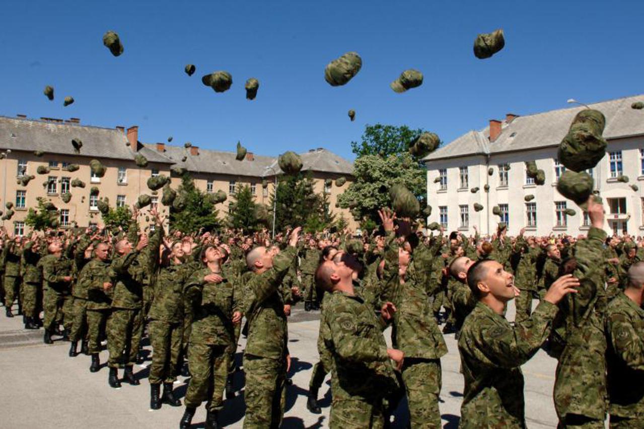 hrvatska vojska,požeška vojarna,vojnici (1)