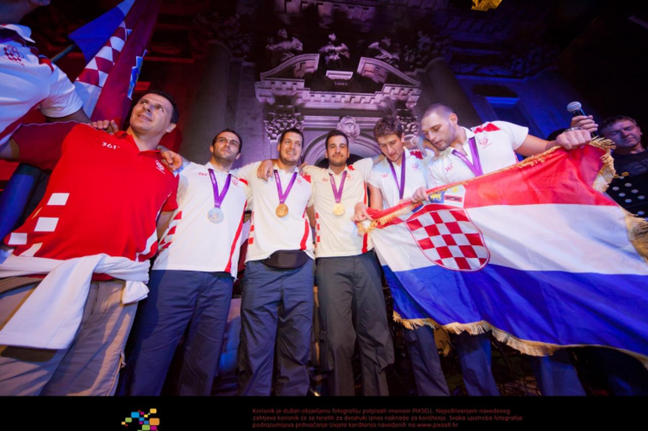 '13.08.2012., Dubrovnik - Zlatne vaterpoliste, cak sedmoricu Dubrovcana od njih 13, docekale su tisuce ljudi na Stradunu. Frano Vican, Andro Buslje, Niksa Dobud, Sandro Sukno, Maro Jokovic, Miho Bosko