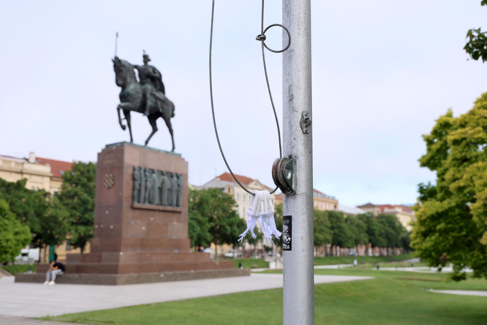 Obilježavanje Međunarodnog dana borbe protiv homofobije, transfobije i bifobije (IDAHOBIT) u glavnom gradu Hrvatske započelo je incidentom u samom središtu Zagreba, koji je u utorak ujutro dobio i svoj nastavak.