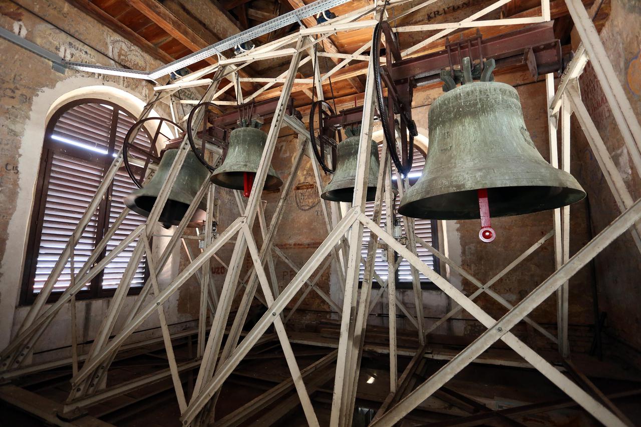 Karlovac: Zvona na crkvi Presvetog trojstva