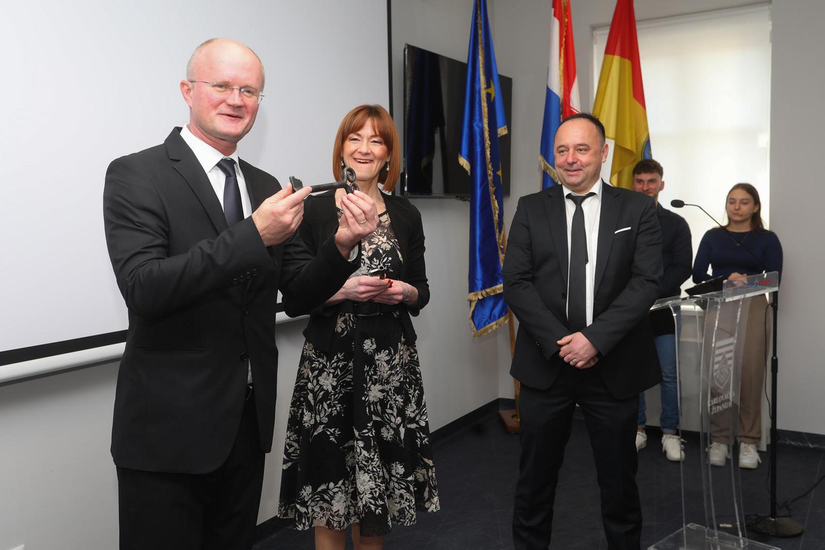 22.02.2025., Karlovac - U prostoru nekadasnje Oruzane na Trgu bana Jelacica, otvoren je Regionalni centar kompetentnosti. Nositelji projekta centra su Tehnicka i Trgovacko ugostiteljska skola Karlovac. Otvorenju su nazocili ministar obrazovanja Radovan Fuchs, Dragan Jokic, zupanica Martina Furdek hajdin, gradonacelnik Damir Mandic te brojni drugi uzvanici. Photo: Kristina Stedul Fabac/PIXSELL