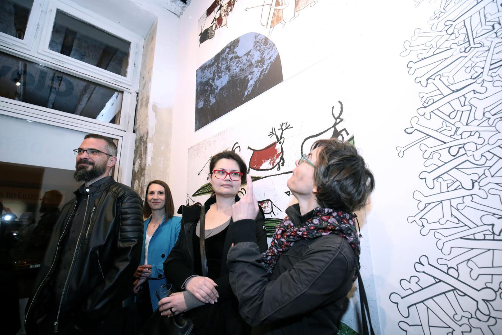 14.04.2022., Zagreb - Pod Zidom 12, galerija Cloverfeild. Otvaranje izlozbe Neandretalci. Zamjenik glavnog urednika Vecernjeg lista Mislav Simatovic zavrsnim je govorom sluzbeno proglasio izlozbu otvorenom.  Photo: Sanjin Strukic/PIXSELL