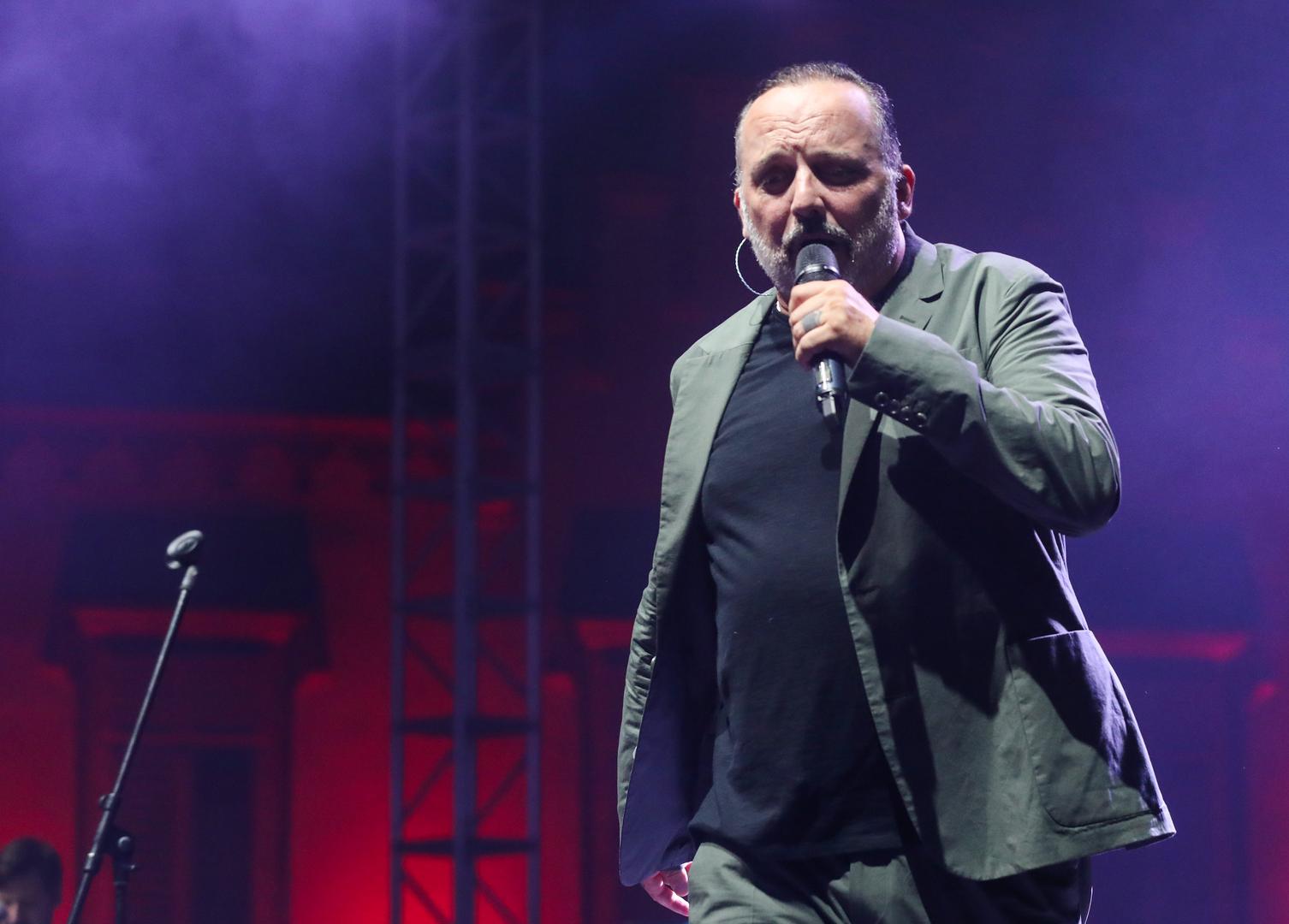 Svojom glazbom oduševio je mnoge generacije, a njegovi hitovi poput "Blago onom tko te ima", "Opet si pobijedila", "Umirem 100 puta dnevno" i "Kad žena zavoli", "23. prosinac" samo su bili dio repertoara ovog sjajnog koncerta.