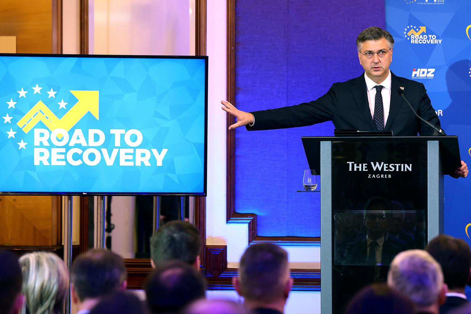 27.02.2023., Zagreb - Predsjednik HDZ-a i Vlade RH Andrej Plenkovic sudjelovao je na konferenciji Put oporavka (Road to Recovery) u organizaciji Klubova zastupnika Europske pucke stranke (EPP) u Europskom parlamentu i Odbora regija te Hrvatske demokratske zajednice. Nakon uvodnih govora potpredsjednika Kluba EPP-a Siegfried Muresana i predsjednika Udruge gradova, gradonacelnika Zeljka Turka, posebnim izlaganjima obratili su se zastupnik Karlo Ressler i potpredsjednica Komisije Dubravka Suica, a sredisnji govor o hrvatskom planu oporavka i otpornosti odrzao je predsjednik Vlade Andrej Plenkovic.  Photo: Goran Stanzl/PIXSELL