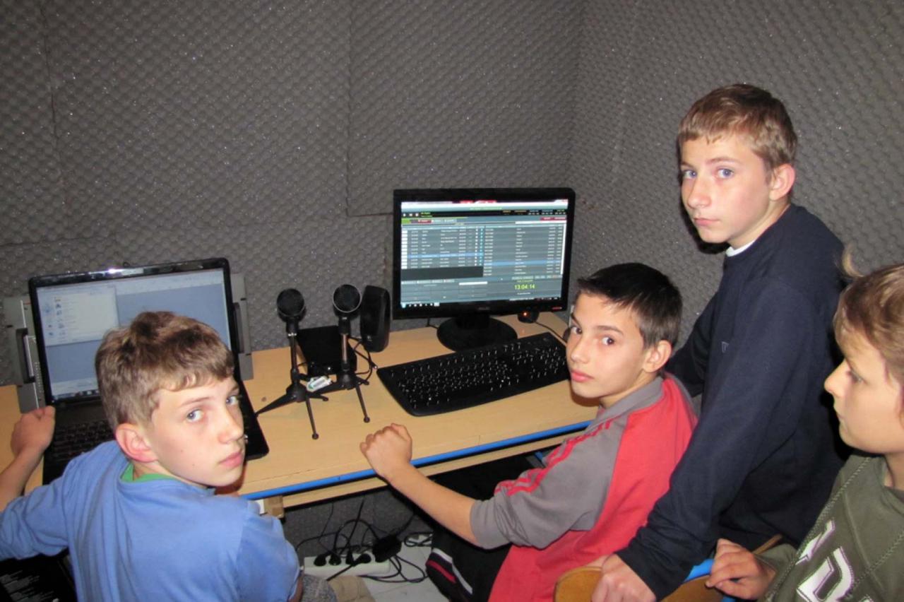 Vrijdna ekipa školskog radija u OŠ Velika Ludina