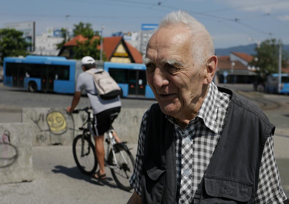 20.07.2015., Zagreb - Pjesacki most koji spaja Kajzericu i okretiste tramvaja na Savi.Photo: Zarko Basic/PIXSELL