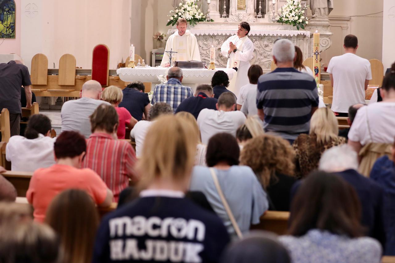 Split: U crkvi svetog Dominika održana misa za sve pritvorene navijače Hajduka