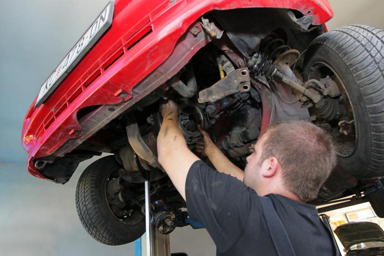 automehaničar,motor