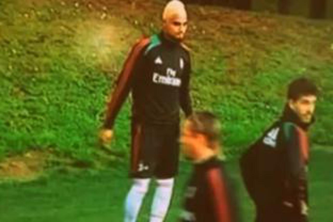 Boateng plavi