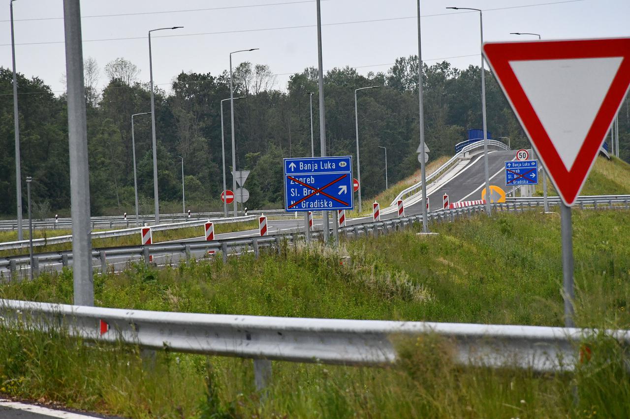 Cesta prema novom mostu u Staroj Gradiški mjesecima čeka otvorenje
