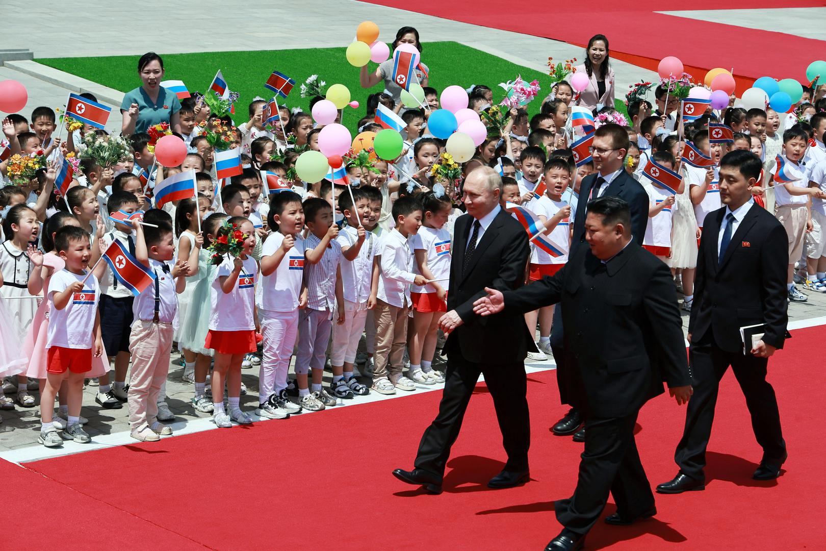 Putin je rekao da će odnose sa Sjevernom Korejom podignuti na višu razinu te je obećao bezrezervnu potporu toj zemlji,