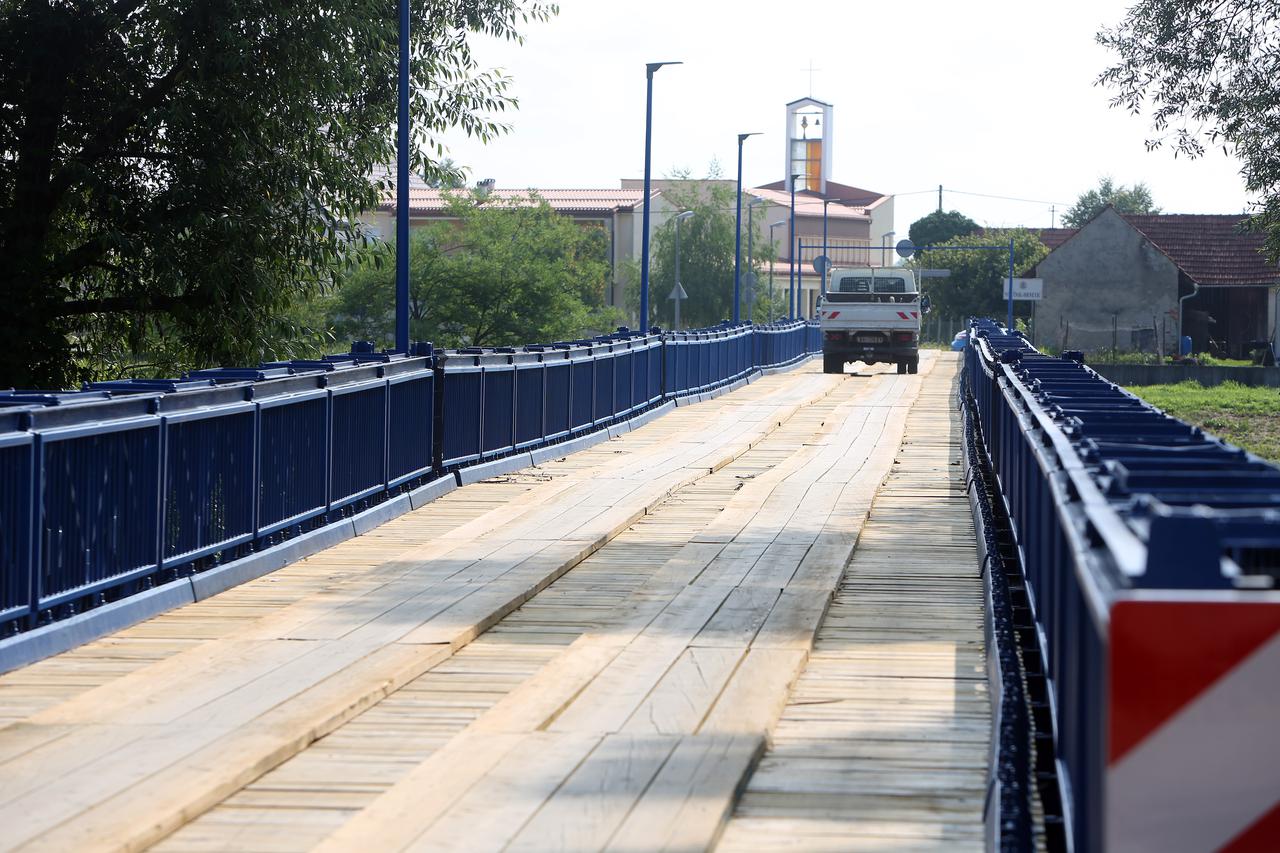 Karlovac: Most Hrneti? - Velika Jelsa preko rijeke Kupe