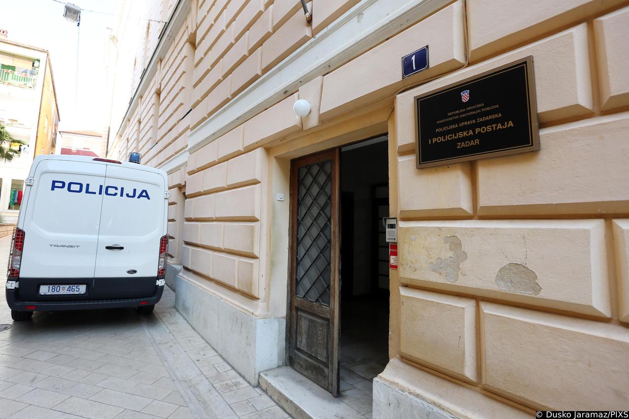 Zadar: Privođenje muškarca osumnjičenog za bombaški napad na policijsku postaju