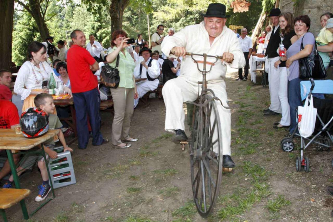 '14. 06. 2010., Klenovnik \\u0096 Pod srednjovjekovnim bedemima klenovnickog dvorca odrzano je srednjovjekovno prostenje.  PHOTO:  Ljiljana Risek'