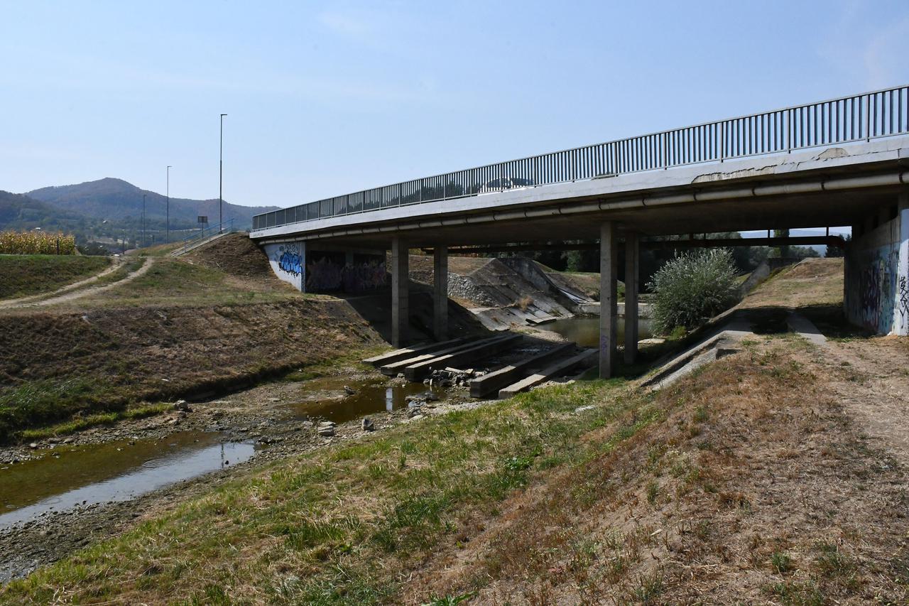 Požega: Zbog dugotrajne suše gotovo potpuno presušila rijeka Orljava