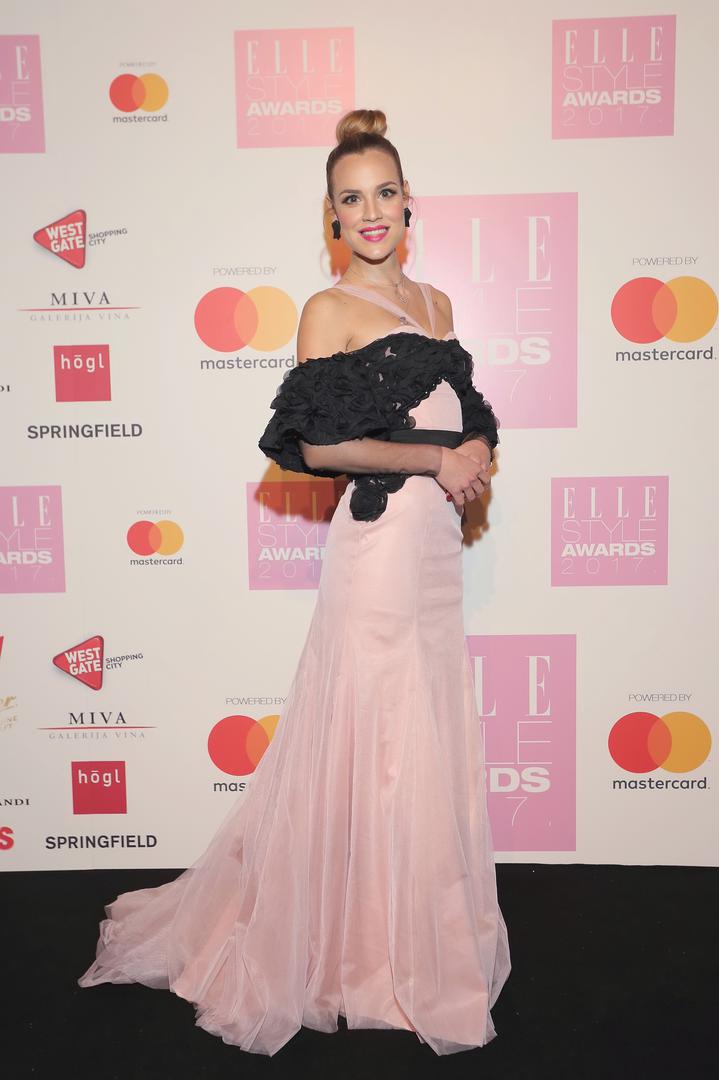 Voditeljica Ana Radišić u ovoj toaleti izgledala je poput princeze