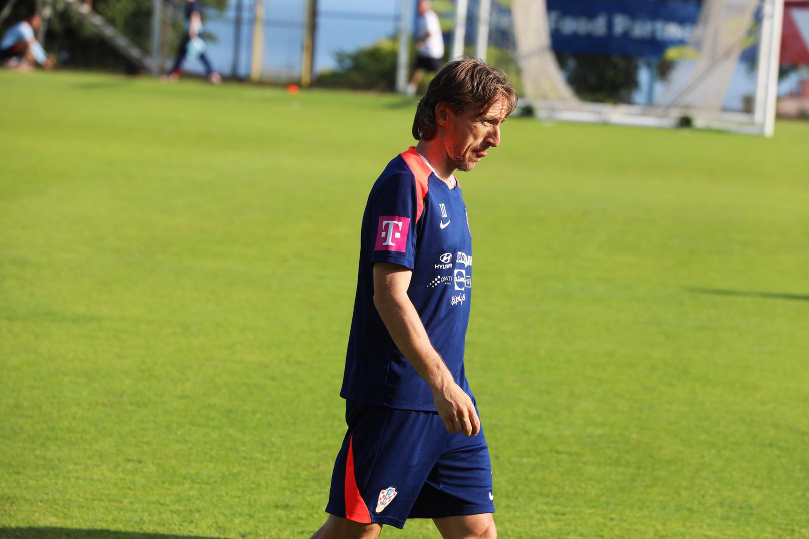 Modrić je, naime, prema napisima iz Italije na korak od potpisa za AC Milan. Nakon 13 godina u Realu od kluba će se oprostiti nakon Svjetskog klupskog prvenstva koje se odigrava odmah nakon utakmica reprezentacija.