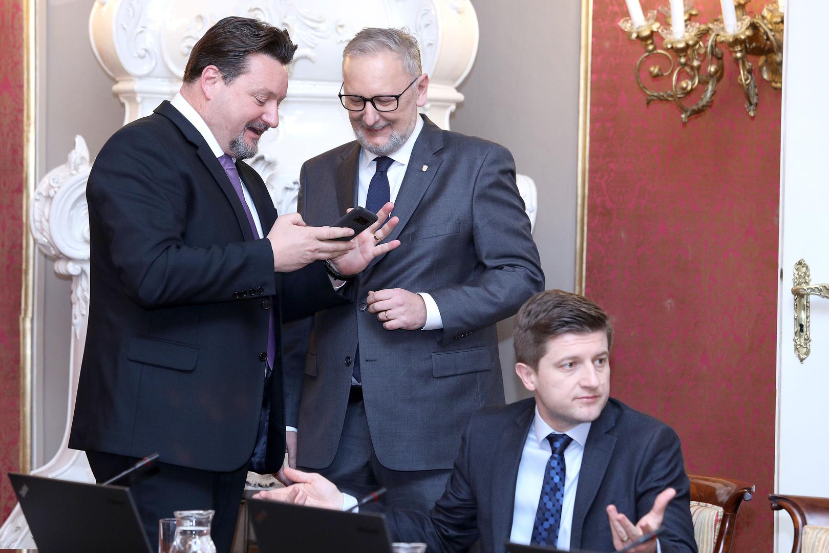 Kuščević s ministrom policije Božinovičem i ministrom financija Marićem 