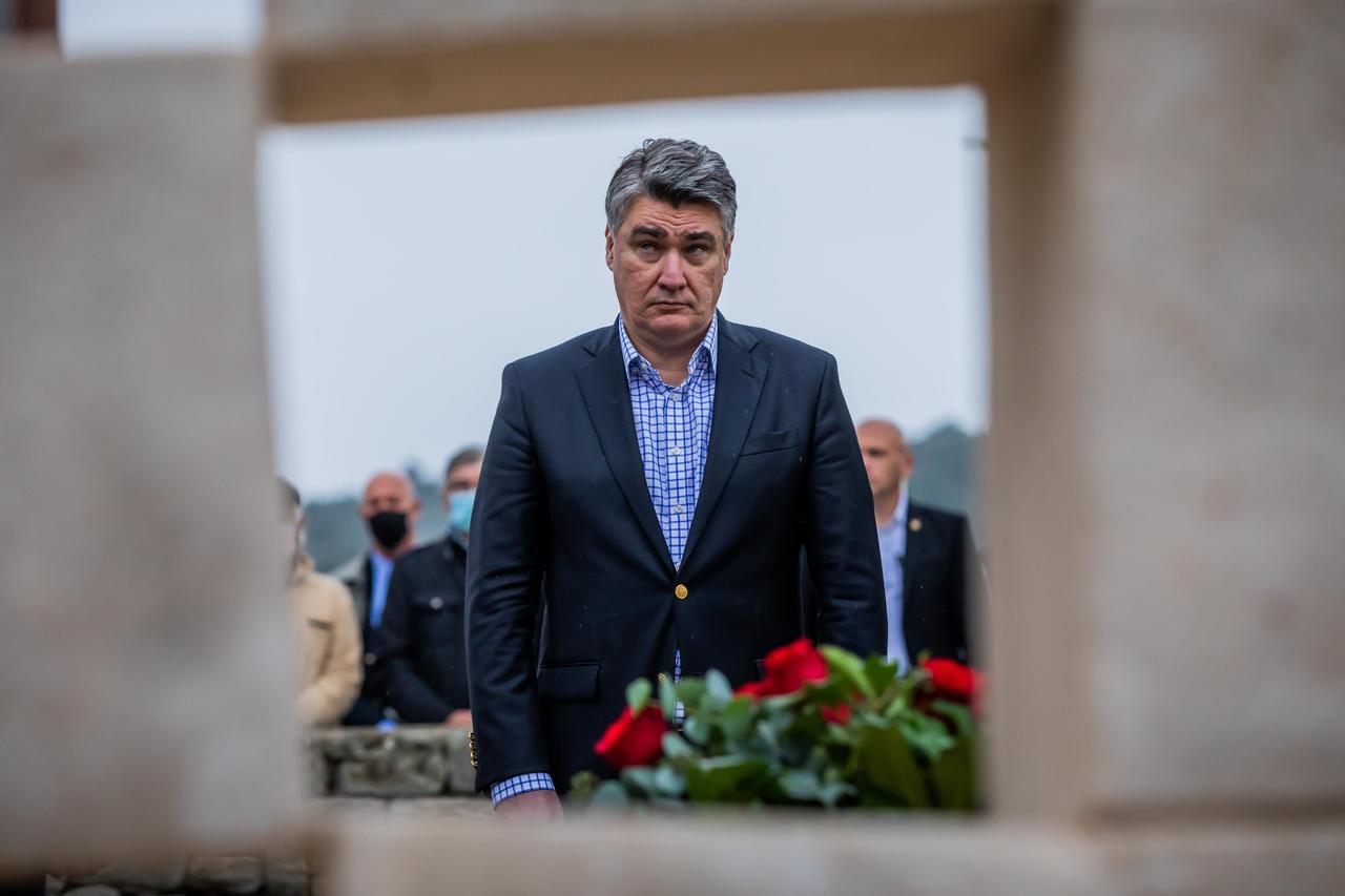 Grohote: Predsjednik Zoran Milanović na polaganju vijenca u spomen na poginule branitelje