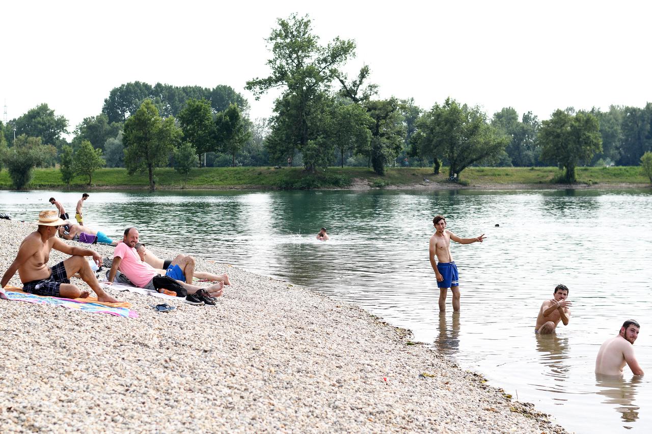 Zagrepčani spas od vrućina potražili na Jarunu