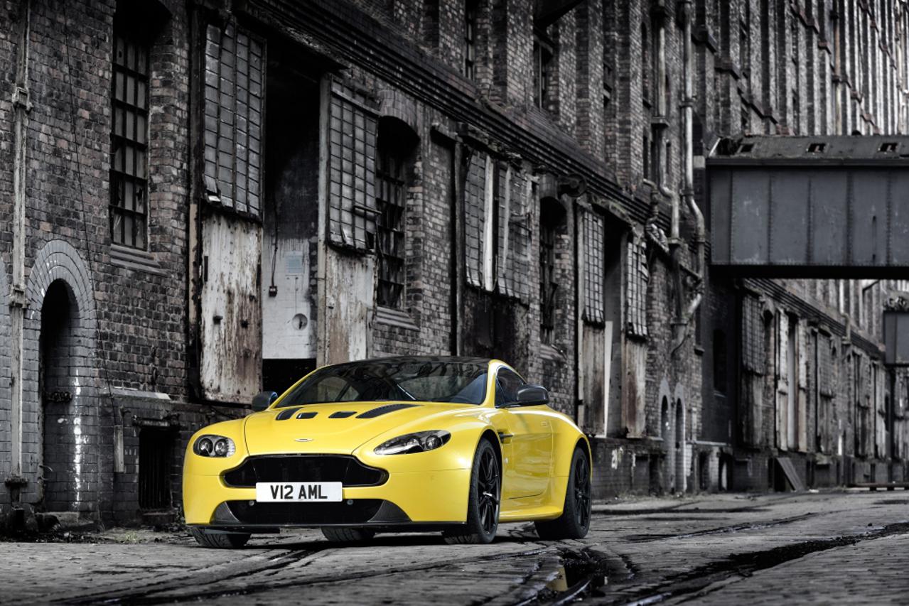 aston martin vantage s (1)