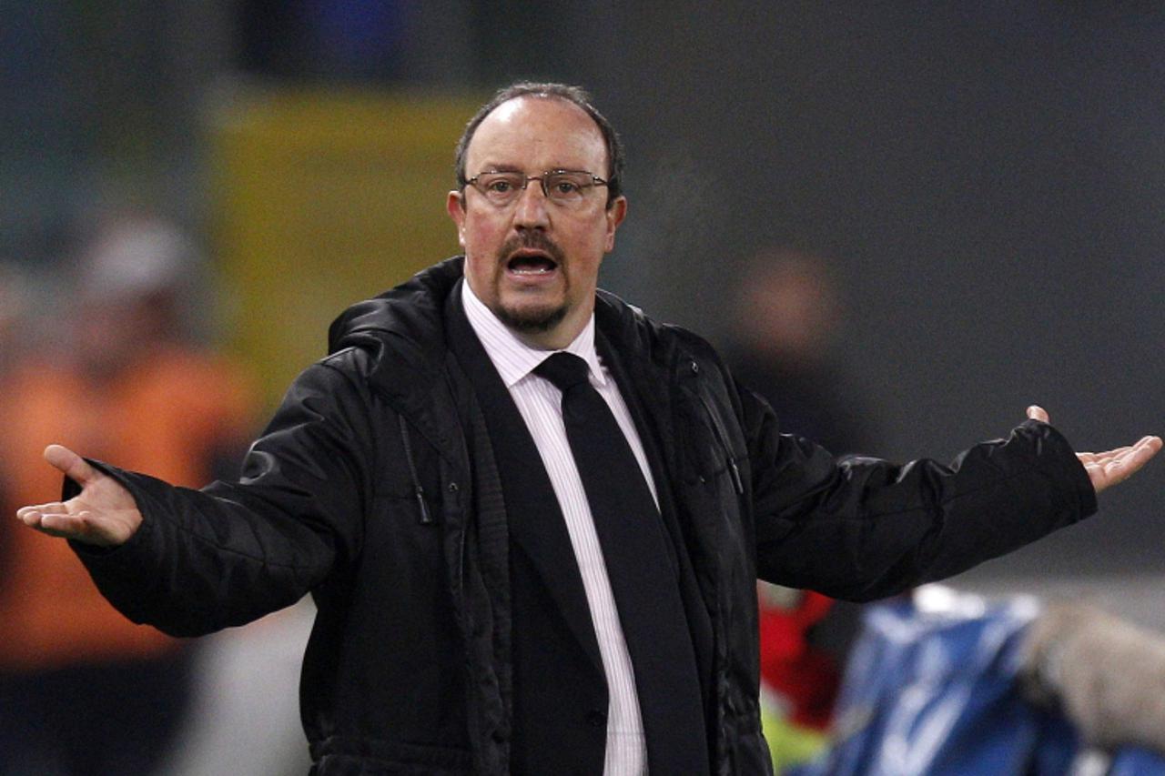 'Inter Milan's coach Rafa Benitez gestures during the Italian Serie A soccer match against SS Lazio at the Olympic stadium in Rome December 3, 2010.   REUTERS/Max Rossi   (ITALY - Tags: SPORT SOCCER