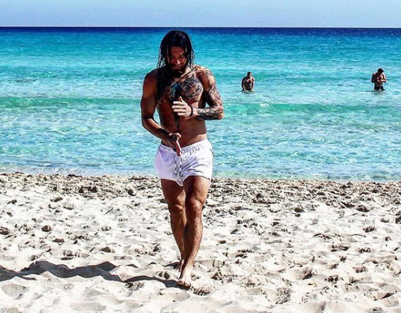 Pustio je kosu, bradu i ojačao muskulaturu