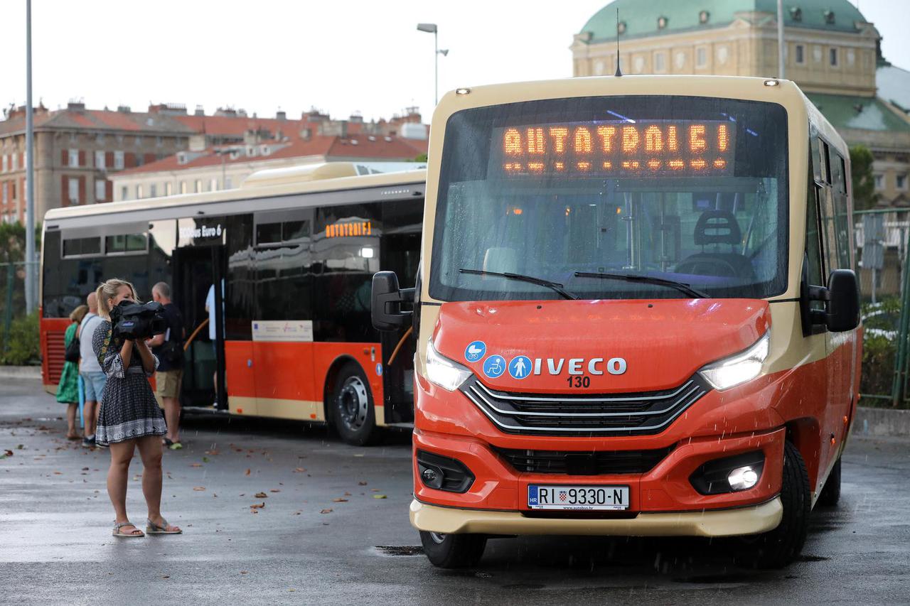 KD Autotrolej nabavlja 37 novih autobusa, danas je predstavljeno prvih 23 