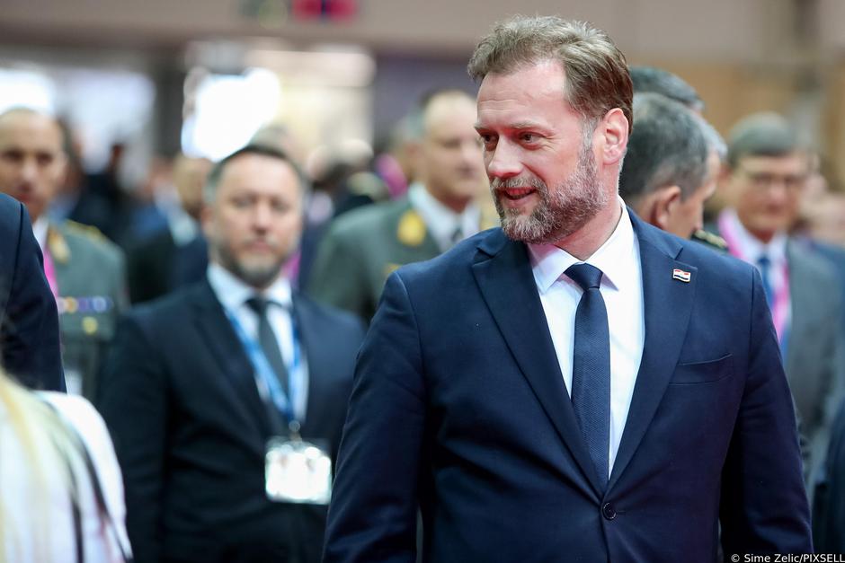 Zadar: Ministar Banožić otvorio  Međunarodnu izložbu proizvođača naoružanja i vojne opreme