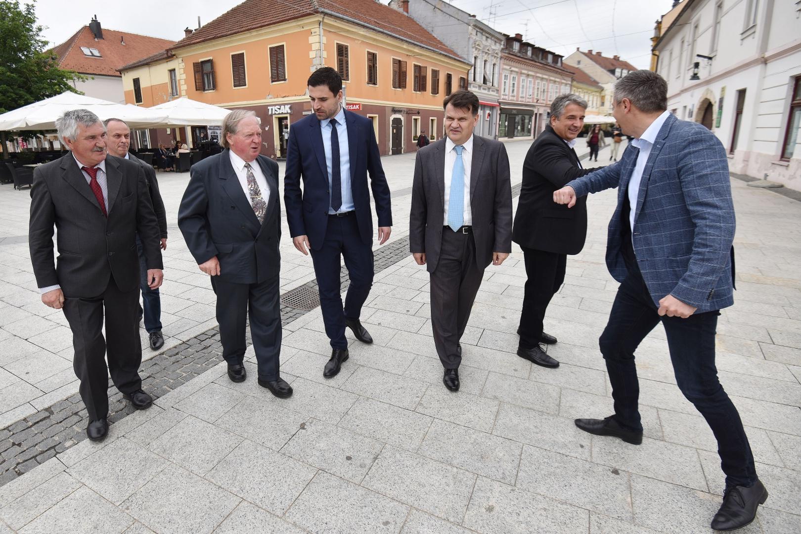 17.05.2020., Cakovec - Medjimurski demokratski savez (MDS) novi je clan Restart koalicije. Predsjednik SDP-a Davor Bernardic, predsjednik MDS-a Zeljko Pavlic, gradonacelnik Cakovca Stjepan Kovac  Photo: Vjeran Zganec Rogulja/PIXSELL