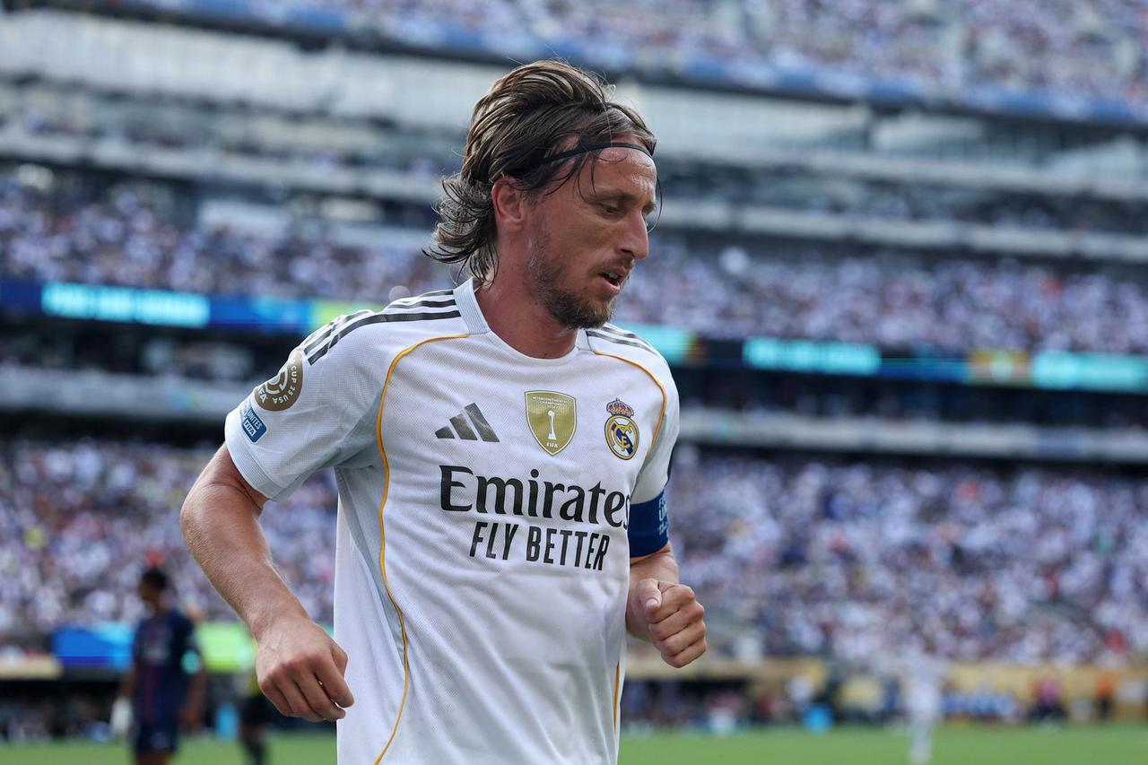 FIFA Club World Cup - Semi Final - Paris St Germain v Real Madrid