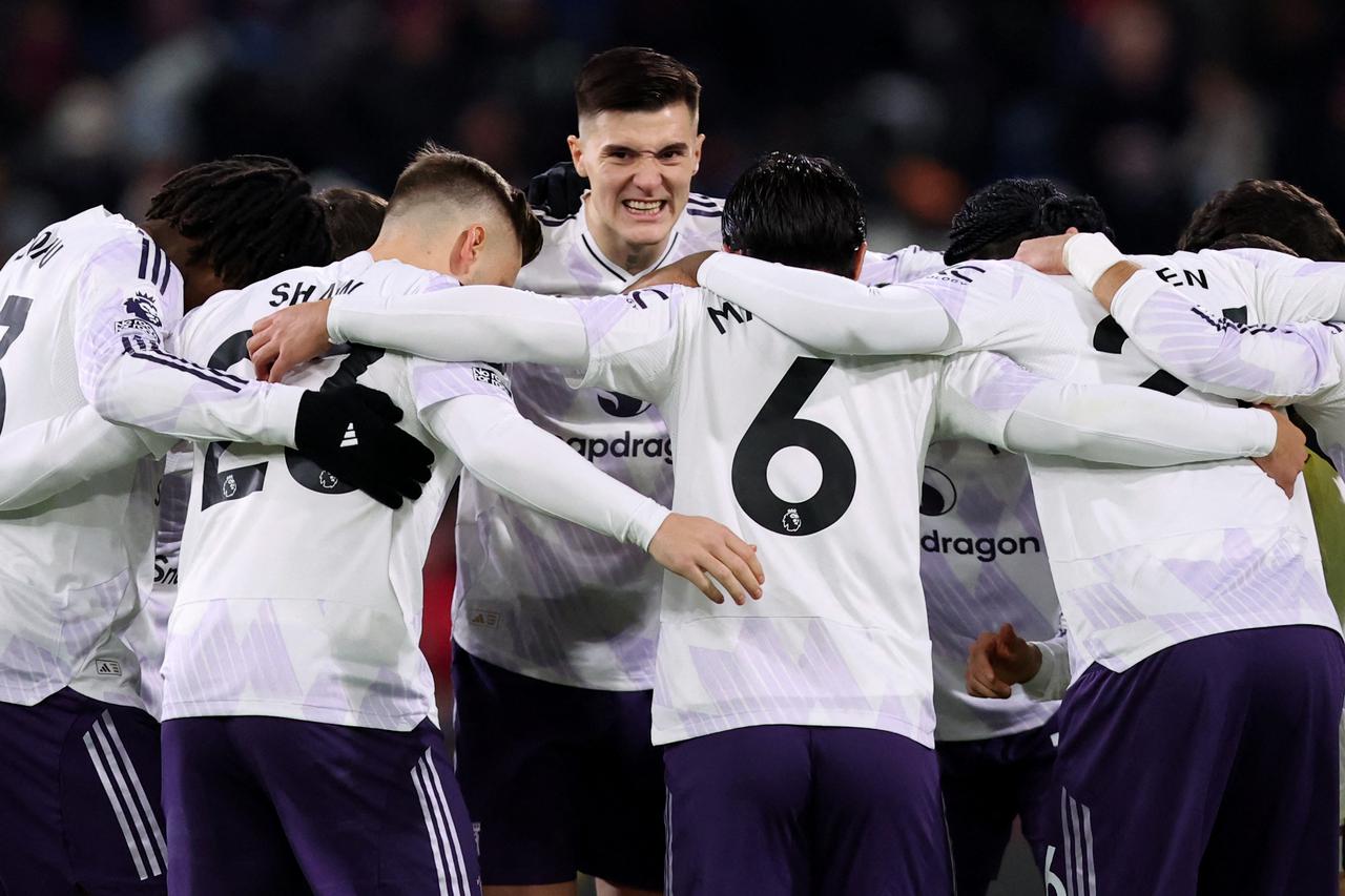 Premier League - Burnley v Manchester United
