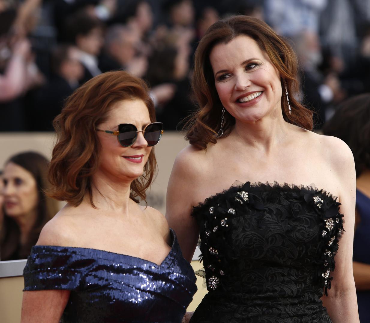 Graciozne i lijepe, baš kao i početkom 90-ih, dvije glumice bile su zvijezde na crvenom tepihu, a svojim toaletama zasjenile su i mlađe glumice. 