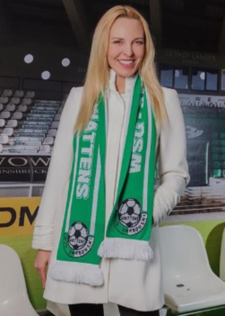 Naime, kako stadion u Wattensu (kapaciteta 5500 mjesta) ne zadovoljava uvjete za prvoligašku licenciju, Swarovski Tirol utakmice mora igrati u dvadesetak kilometara udaljenom Innsbrucku