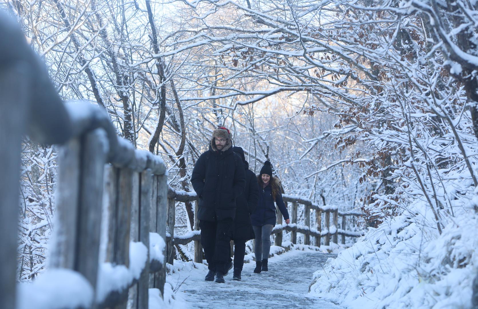 13.01.2024., Plitvicka jezera - Snijeg i debeli minusi zaledili su slapove na Plitvickim jezerima koji mame uzdahe brojnih posjetitelja. Photo: Kristina Stedul Fabac/PIXSELL